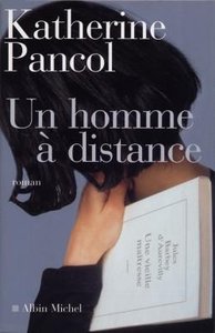 Un homme a distance