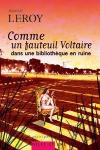 Comme un fauteuil voltaire dans une bibliotheque en ruine